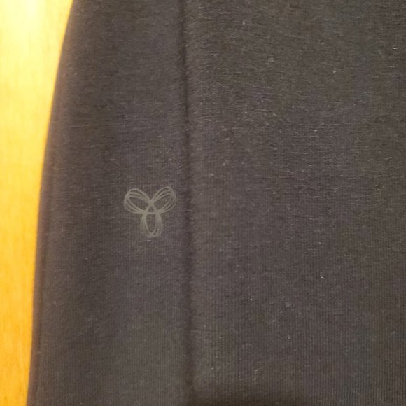 Aritzia TNA Queens dress - Picture 4 of 10